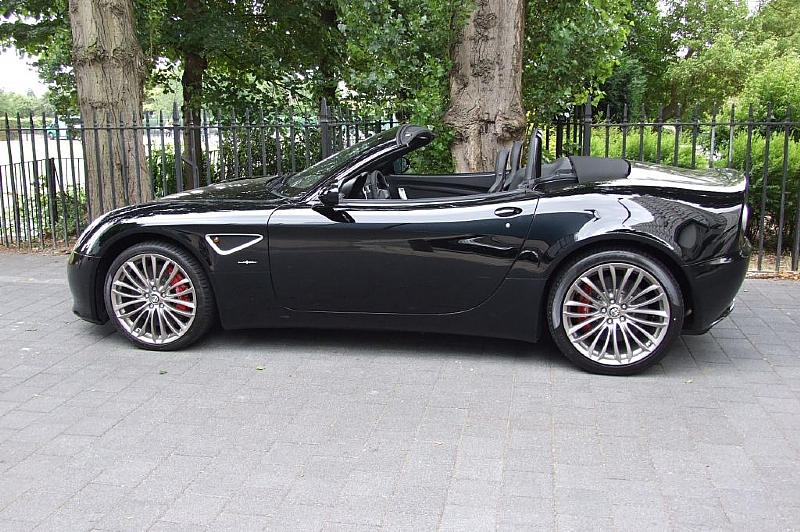 アルファロメオ８C ブラック 2009 Alfa Romeo 8C Competizione | BINGO Co.,Ltd.